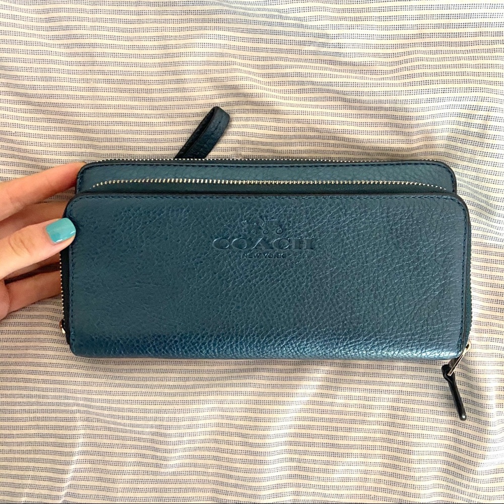 Coach Accordion Wallet w External Zip Phone Pocket